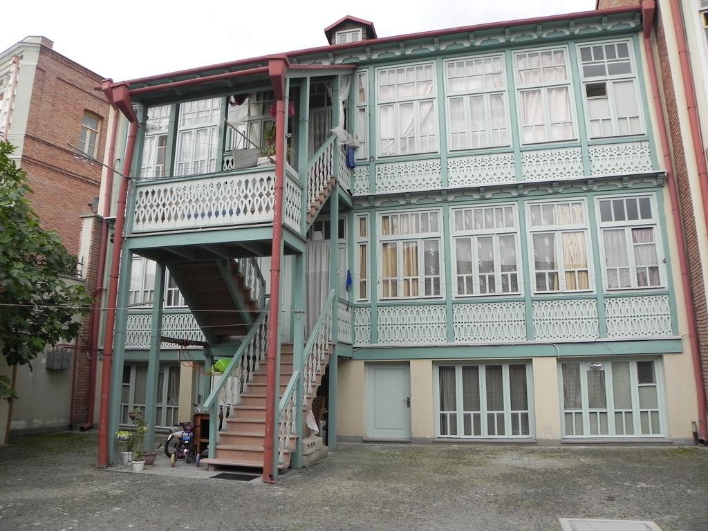 Old Yard Guest House Tbilisi Eksteriør billede