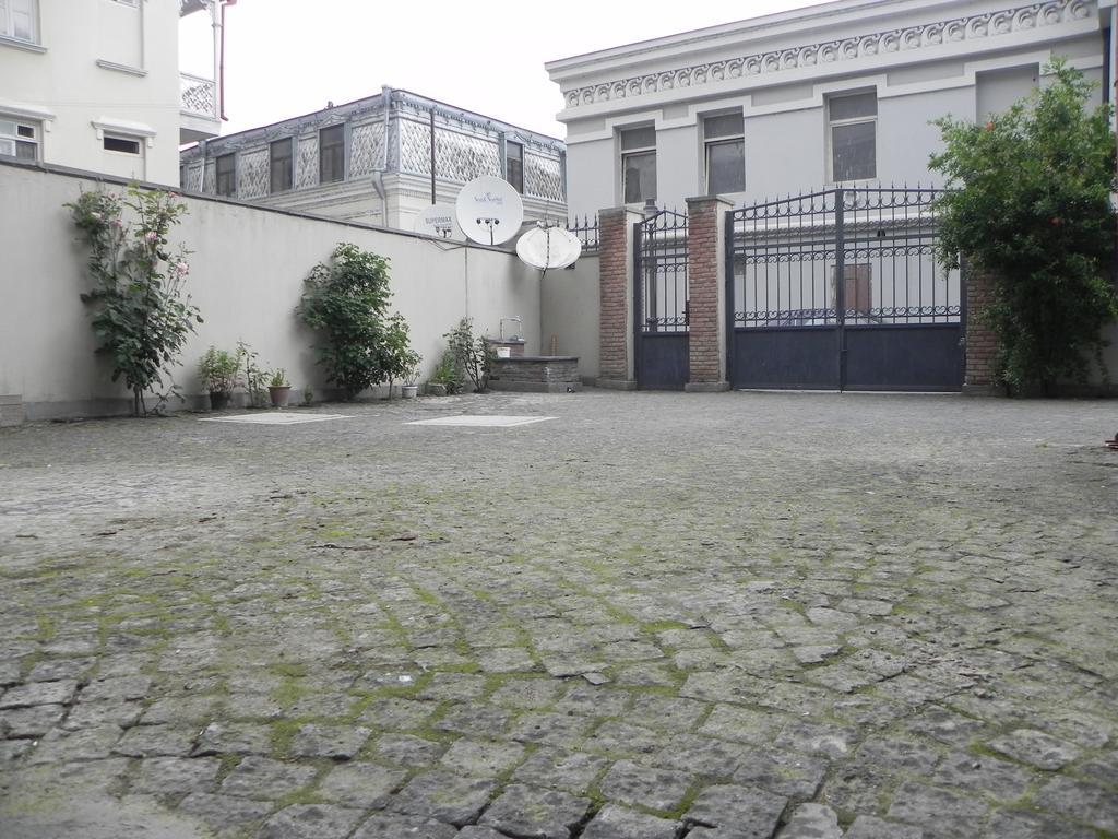 Old Yard Guest House Tbilisi Eksteriør billede
